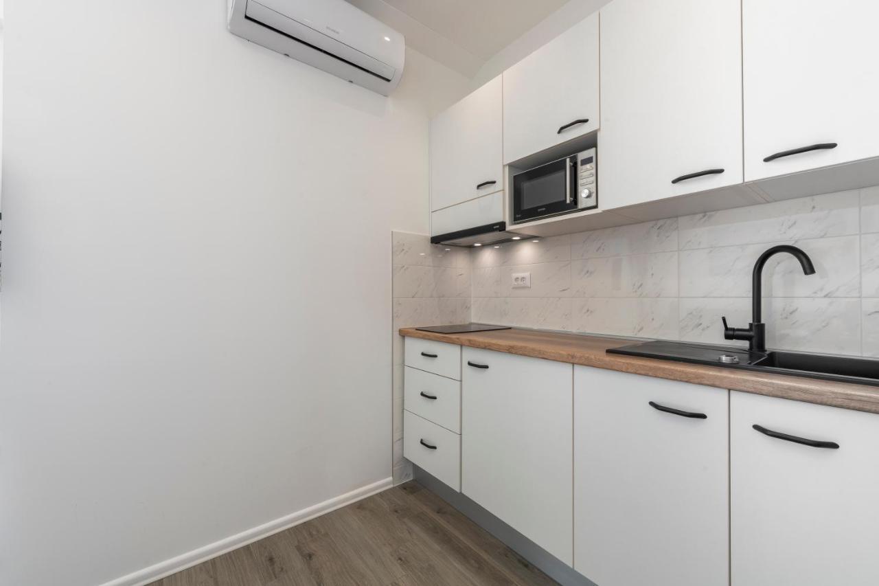 Ivan Apartman *